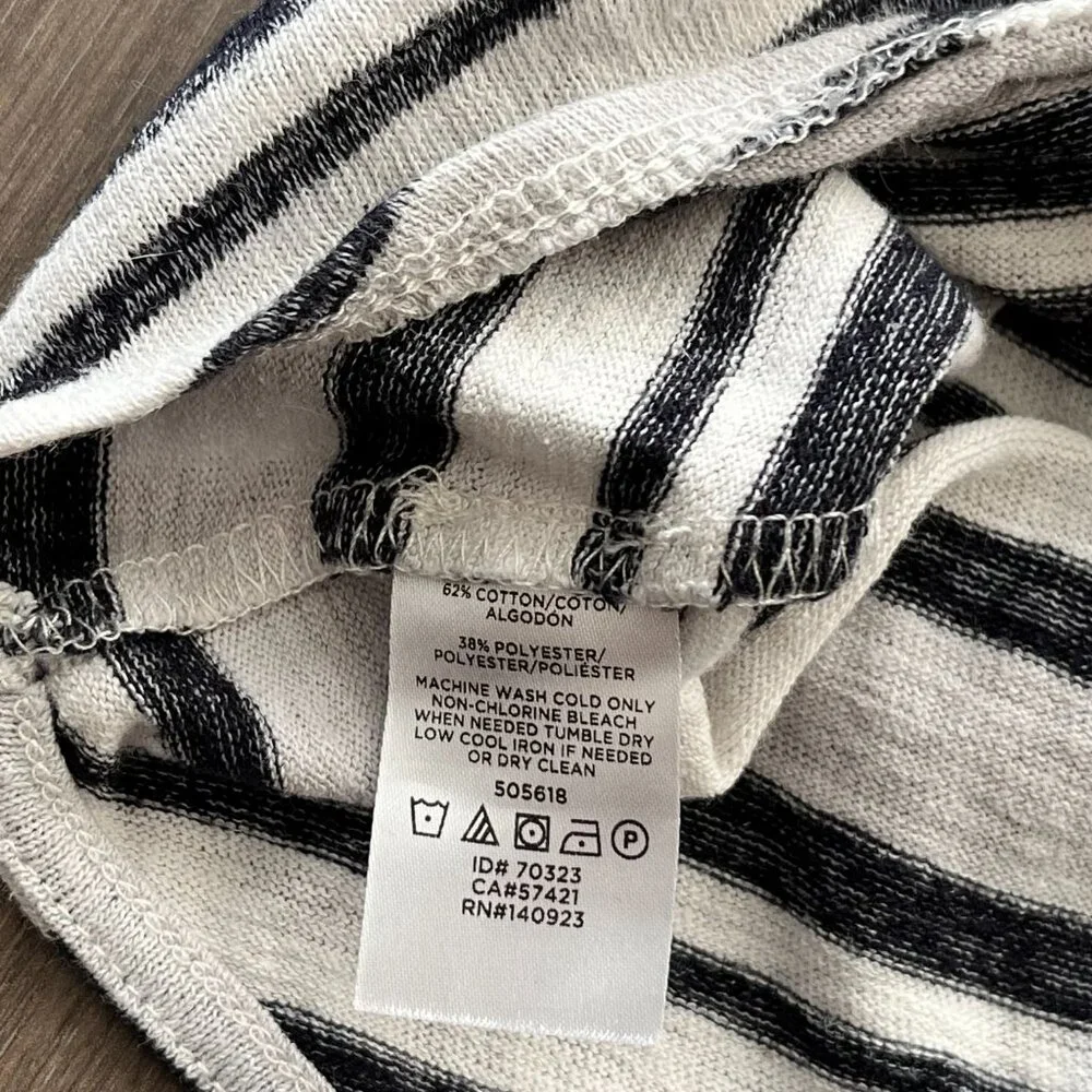 Lou & Grey by Loft Navy & White Short Sleeve T-Shirt with Front Knot Detail - Picture 6 of 9